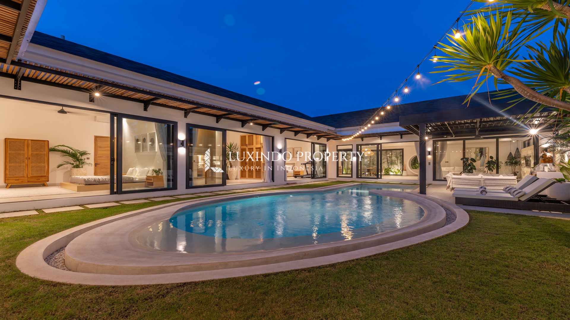 PERERENAN - MODERN 4–5 BEDROOM VILLA IN BEACHSIDE PERERENAN WITH LONG LEASE PERIOD (LHV579)